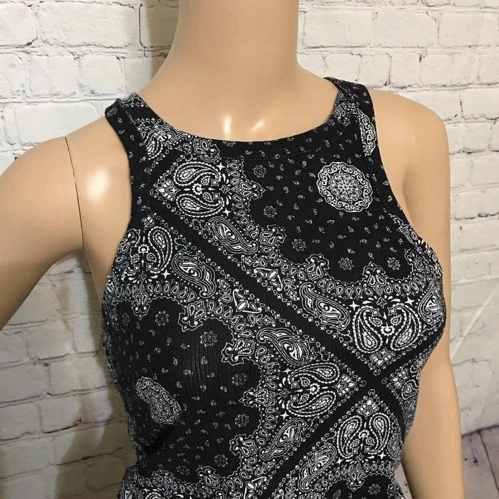 *CLEARANCE* Ribbed Halter Top - Picture 2 of 8